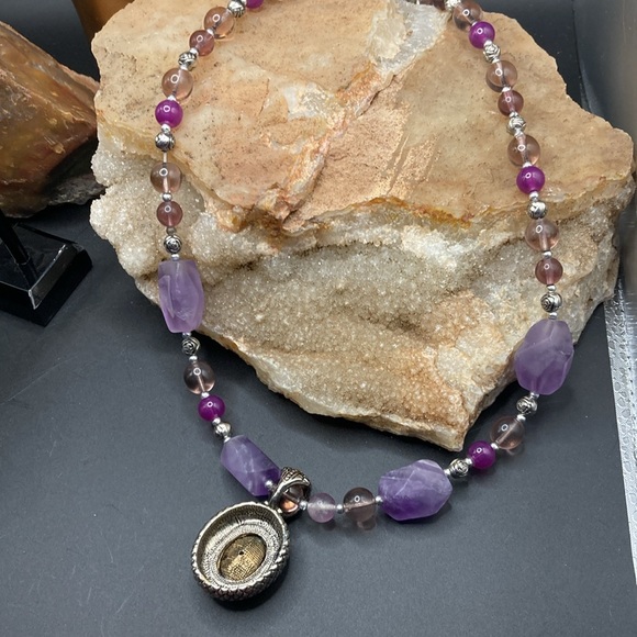 Amethyst and glass beaded dangle drop pendant necklace. - Picture 2 of 5